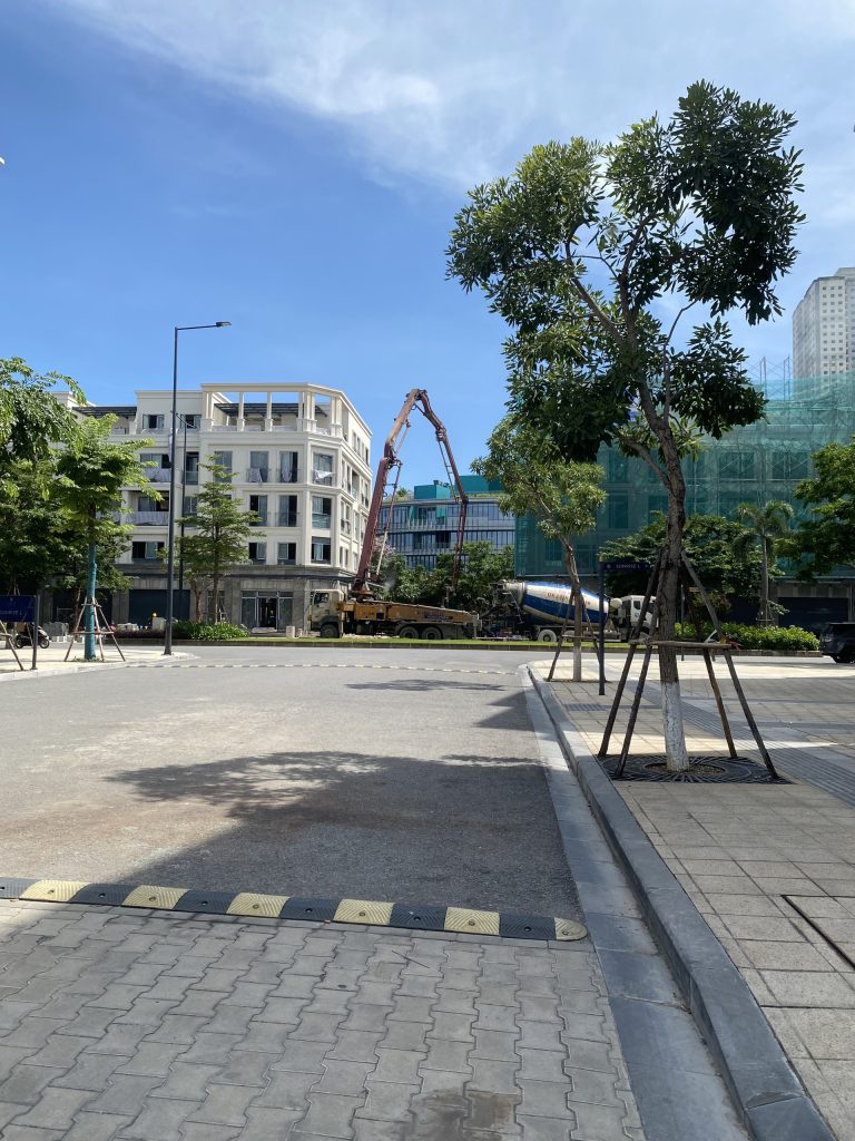 Thi công lát vỉa hè và hạ tầng đồng bộ