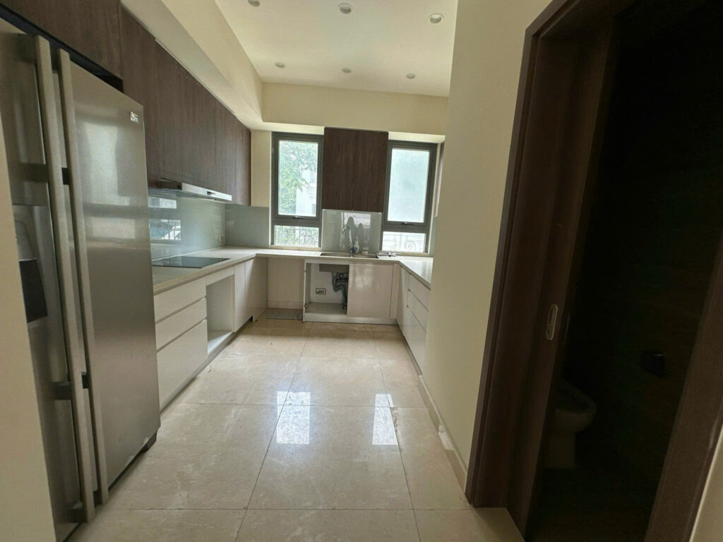 Bán biệt thự The Manor Nguyễn Xiển 160m2, vị trí căn góc sát chung cư