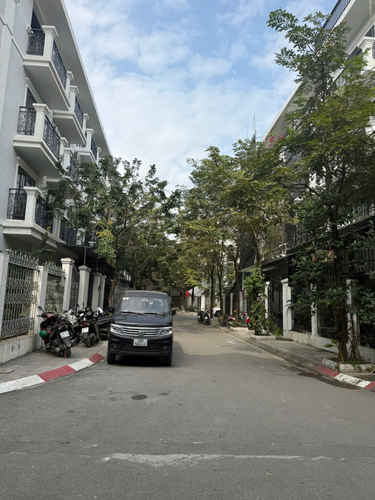 Bán liền kề Hacinco Nguyễn Xiển 73,5m, nhà 5 tầng, hướng Đông Nam