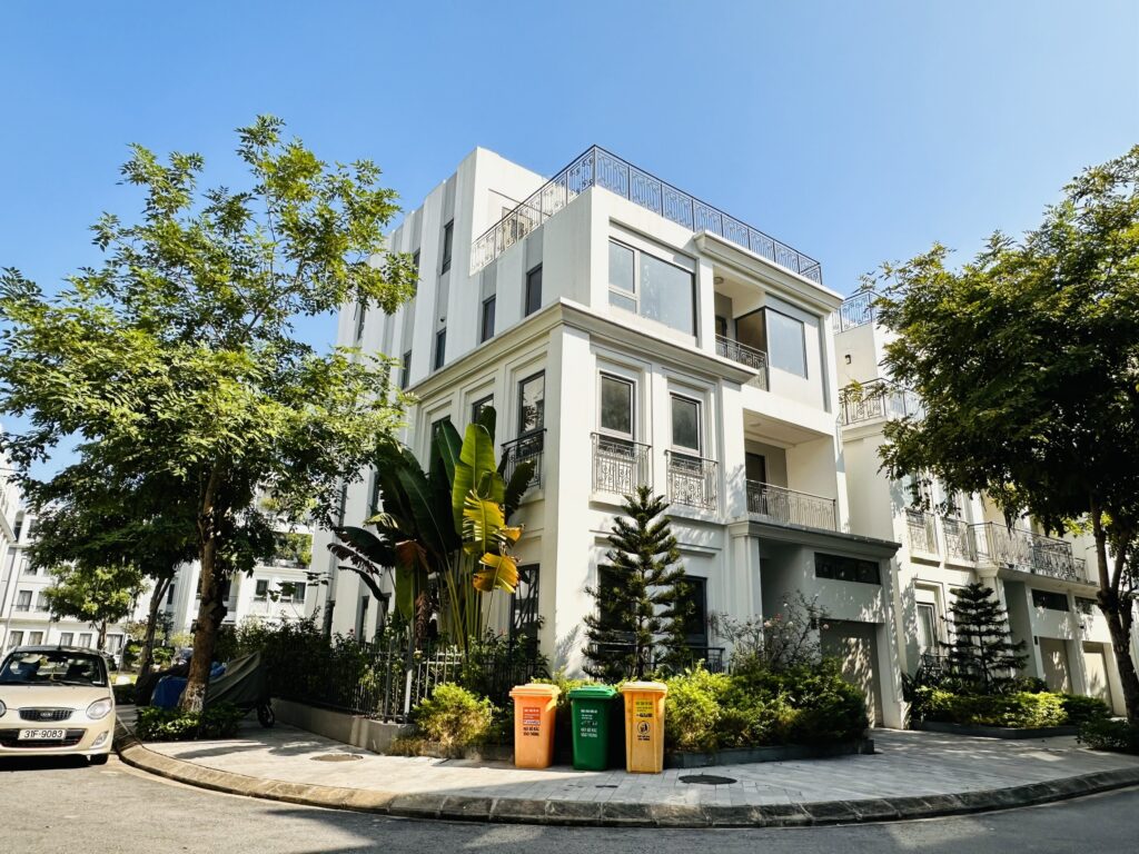 Bán biệt thự The Manor Central Park 200m2, 4 tầng, có thang máy, hồ bơi, gara để xe