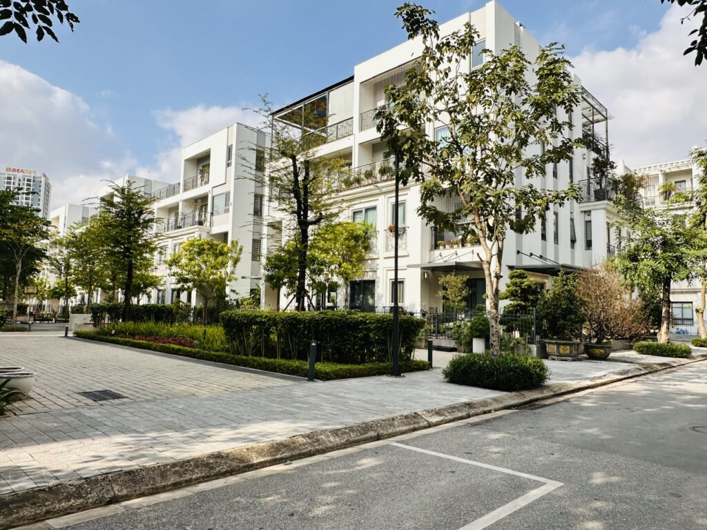 Bán biệt thự The Manor Central Park 200m2, 4 tầng, có thang máy, hồ bơi, gara để xe
