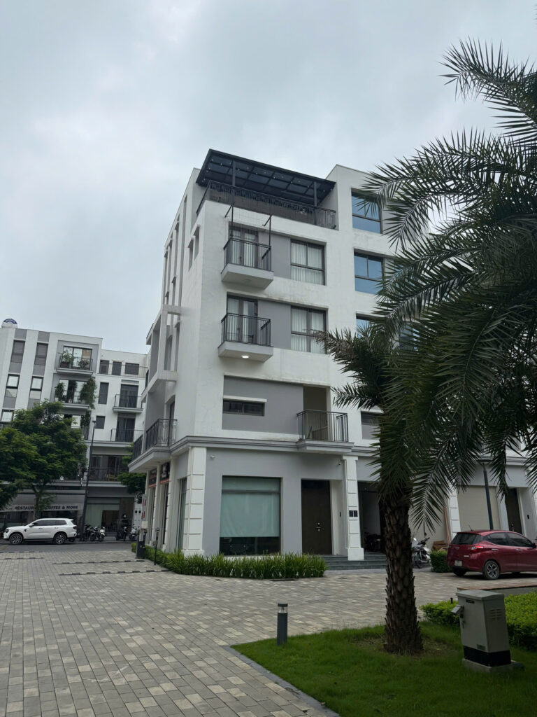 Cho thuê căn góc Shophouse The Manor Central Park 99m2, 5 tầng, hướng ĐN