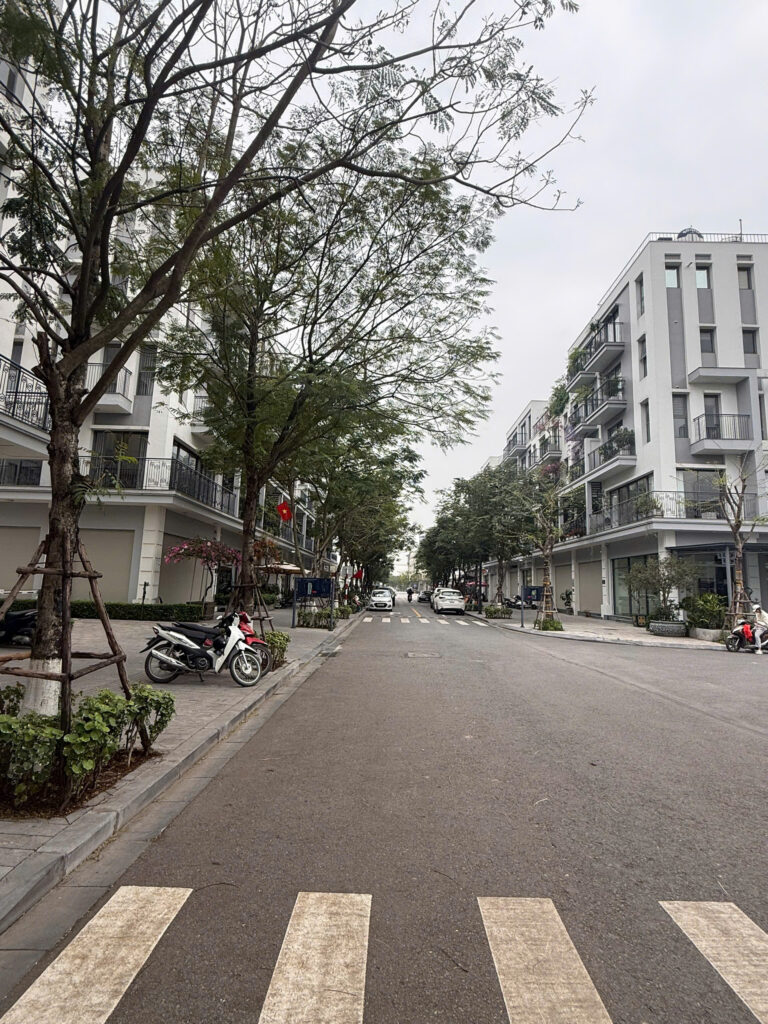 Cho thuê căn góc Shophouse The Manor Central Park 99m2, 5 tầng, hướng ĐN