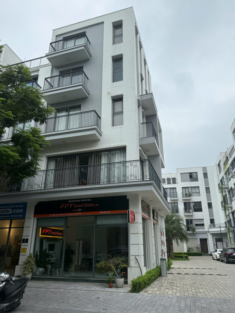 Cho thuê căn góc Shophouse The Manor Central Park 99m2, 5 tầng, hướng ĐN