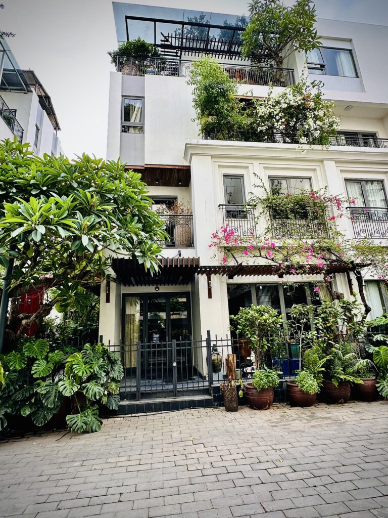 Cho thuê biệt thự The Manor Central Park 200m2, 4 tầng, có thang máy, hồ bơi