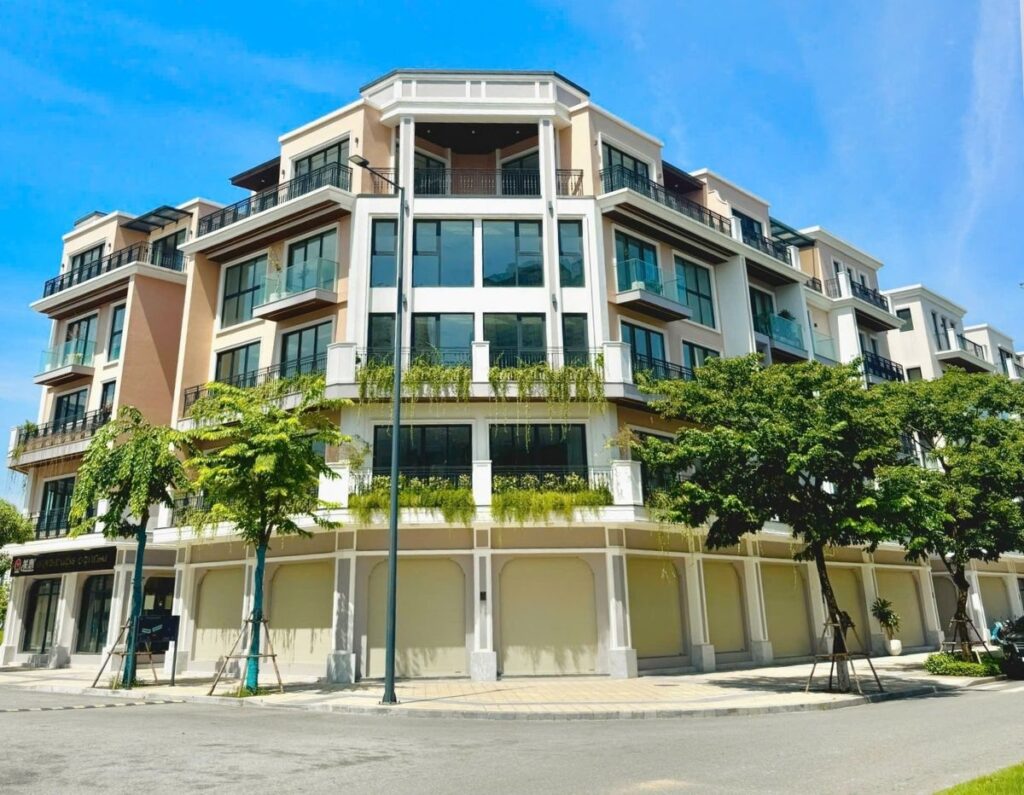 Cho thuê căn góc Shophouse 3 mặt tiền tại KĐT The Manor Central Park