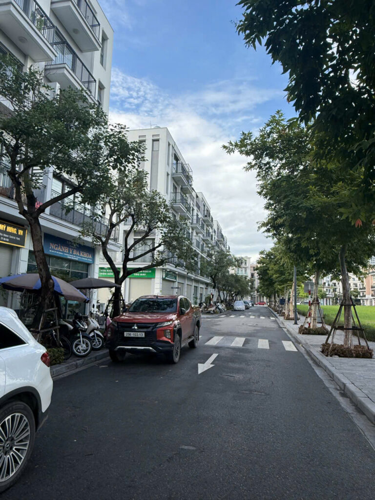 Bán shophouse The Manor Central Park 125m2, căn góc 3 mặt tiền, hiện đang cho thuê