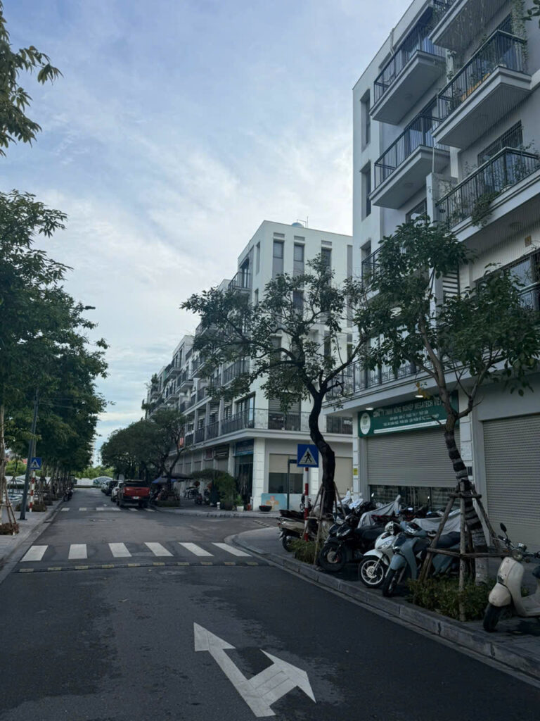 Bán shophouse The Manor Central Park 125m2, căn góc 3 mặt tiền, hiện đang cho thuê