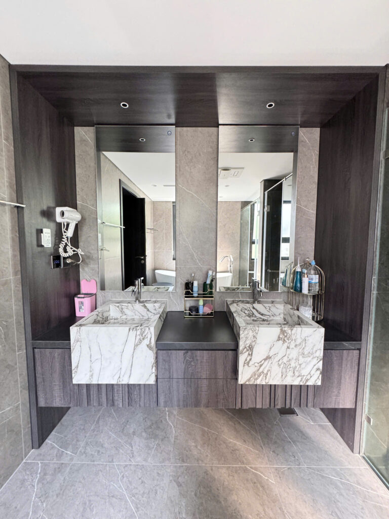 Bán biệt thự The Manor Central Park 4 tầng, 160m2, full nội thất cao cấp, có thang máy