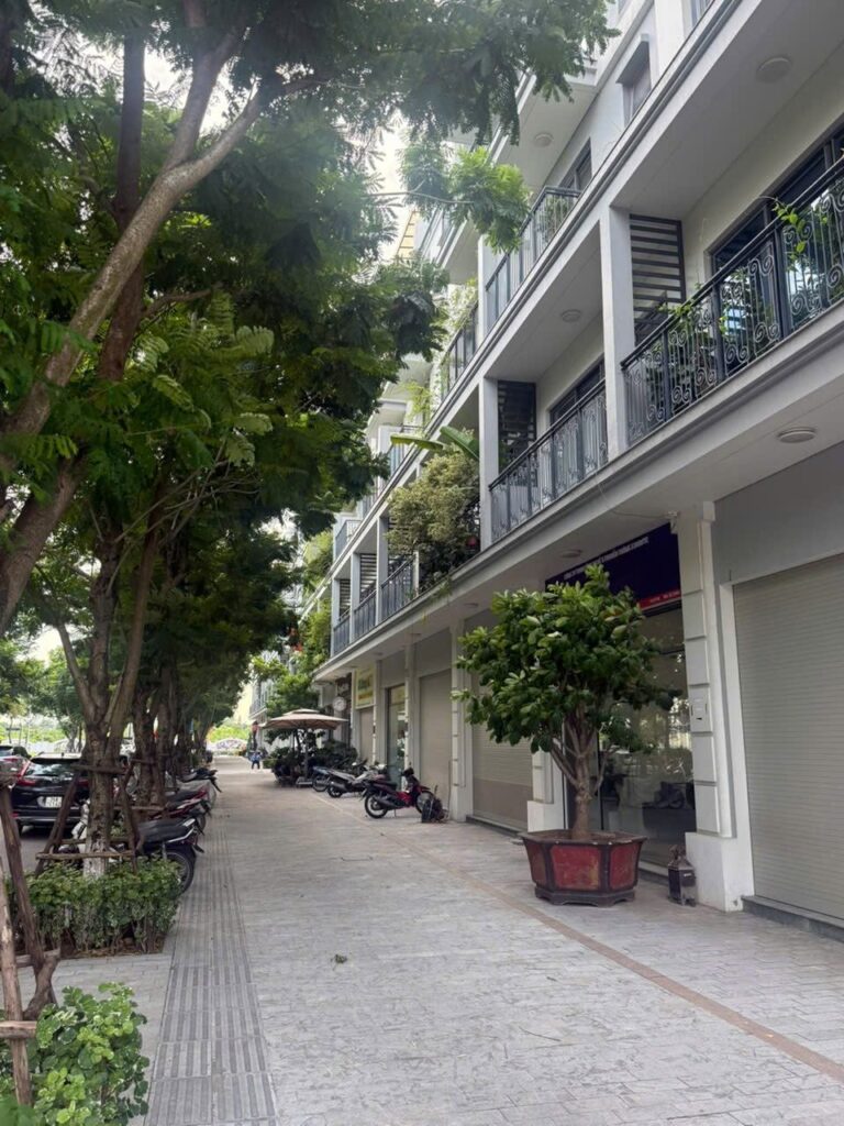 Bán The Manor Nguyễn Xiển: Shophouse 75m2, 5 tầng mặt phố đi bộ, vị trí đẹp để kinh doanh buôn bán